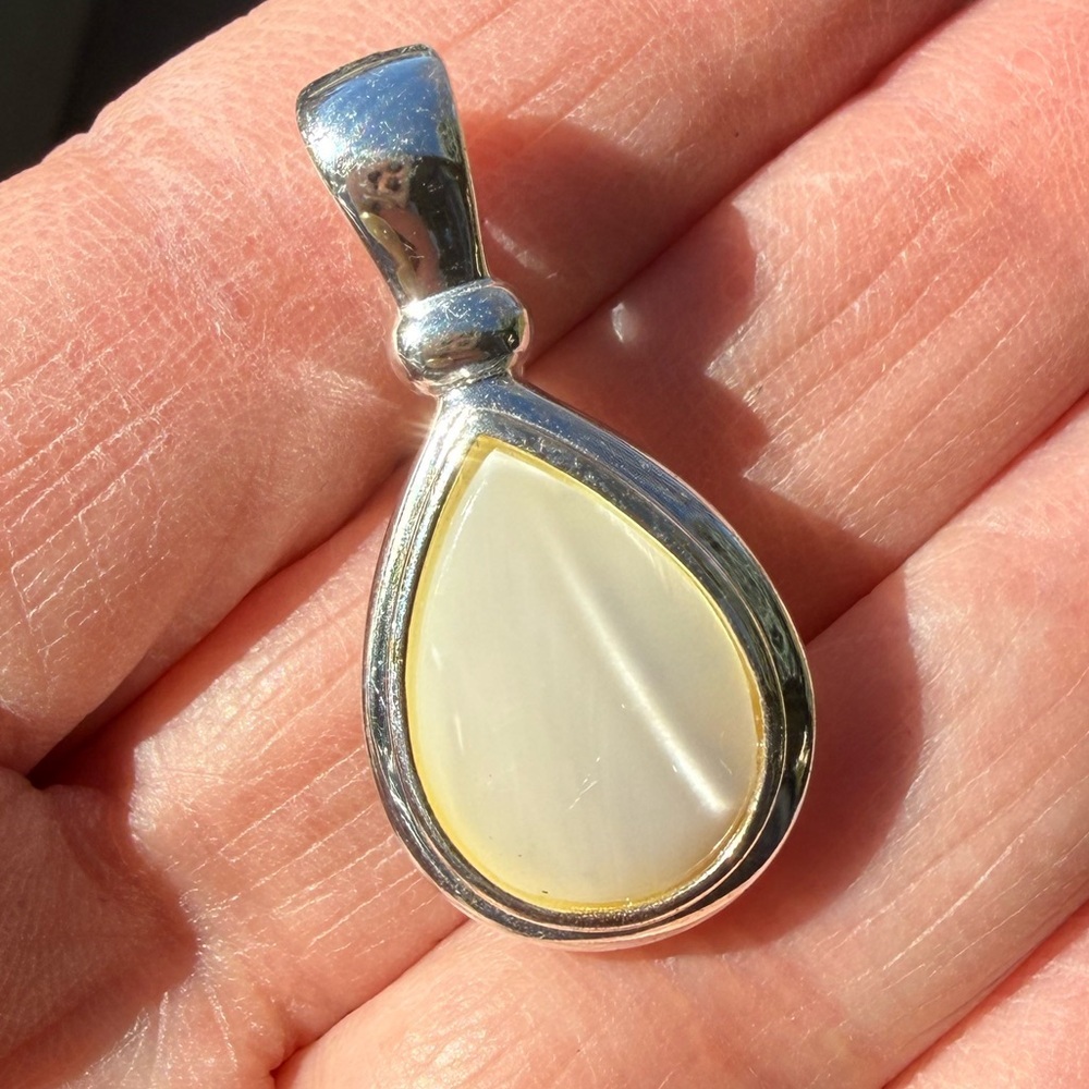 Mother of Pearl Teardrop Pendant 925 Sterling Silver Beautiful Piece
